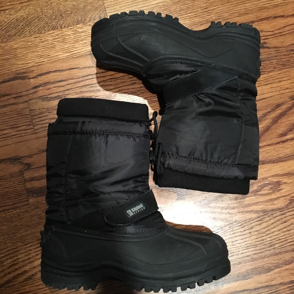 Snow boots